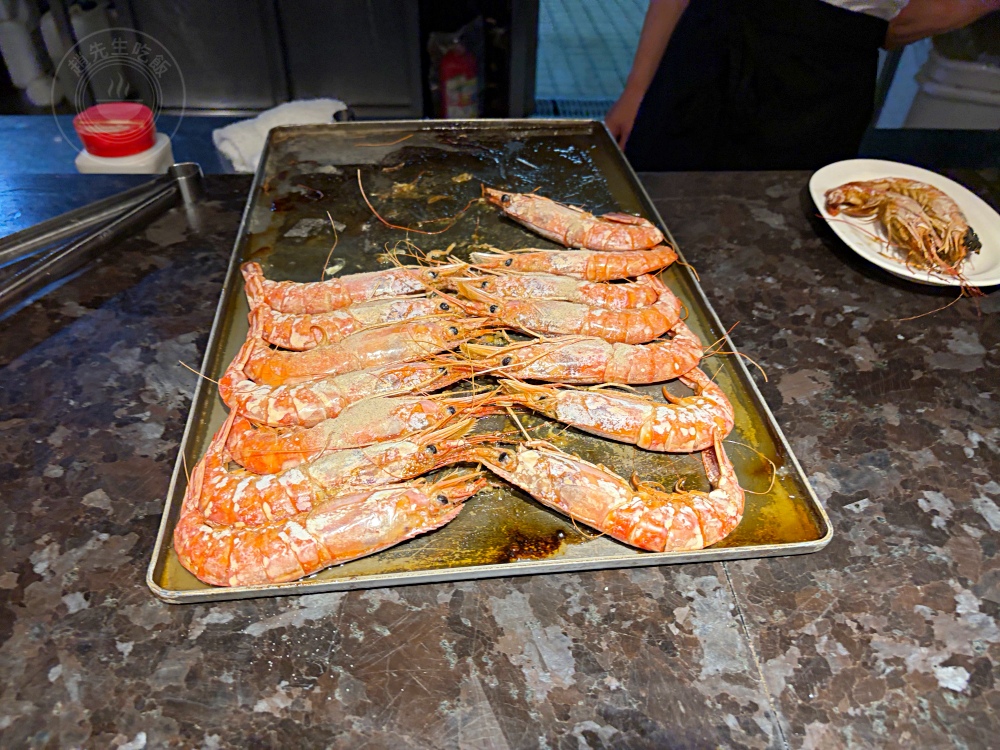 海鮮、牛排、烤鴨、生魚片、港式超多隨你吃到飽，重點是好吃又便宜！ @趙先生吃飯