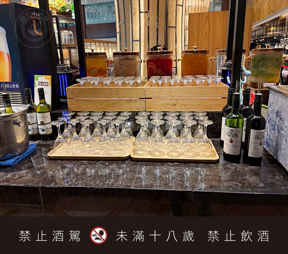 海鮮、牛排、烤鴨、生魚片、港式超多隨你吃到飽，重點是好吃又便宜！ @趙先生吃飯