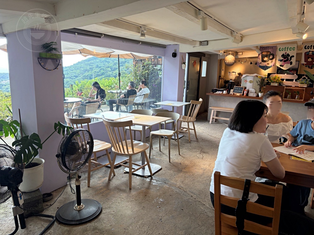 這裡居然在台灣，還以為來到瑞士，遠眺無敵山景，飲料甜點也超好吃！ @趙先生吃飯