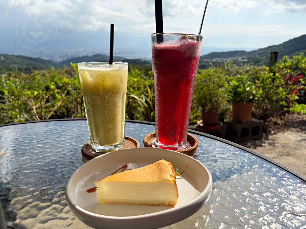 這裡居然在台灣，還以為來到瑞士，遠眺無敵山景，飲料甜點也超好吃！ @趙先生吃飯