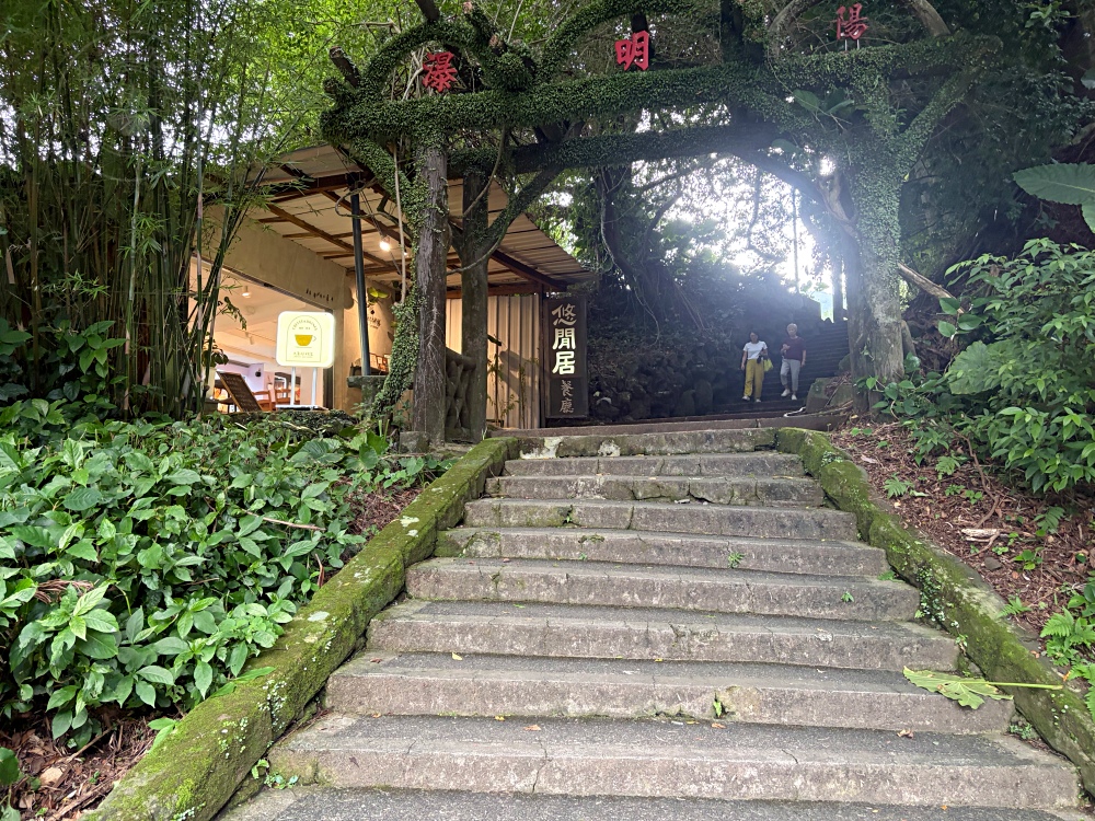 這裡居然在台灣，還以為來到瑞士，遠眺無敵山景，飲料甜點也超好吃！ @趙先生吃飯