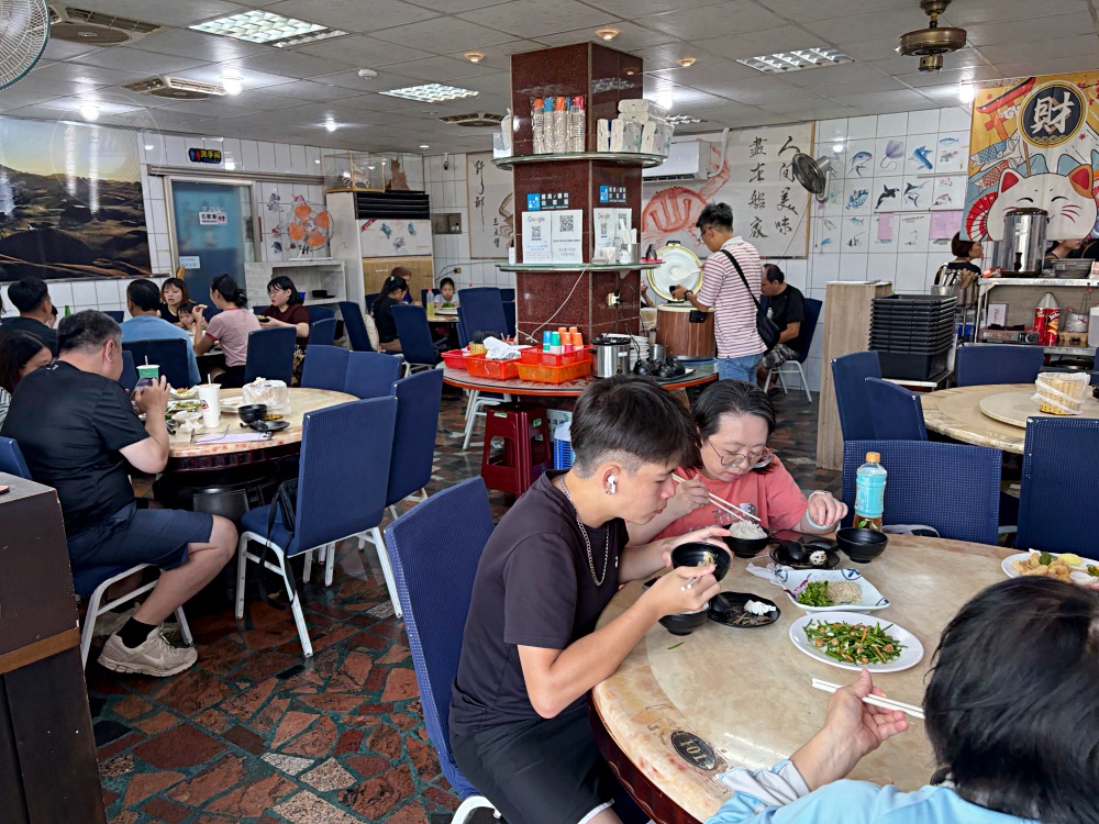 超便宜又好吃的海產店,大家族包好幾台遊覽車來,小卷米粉還打包! @趙先生吃飯 超便宜又好吃的海產店,大家族包好幾台遊覽車來,小卷米粉還打包! @趙先生吃飯