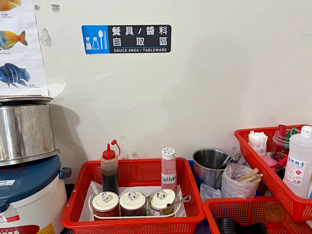 超便宜又好吃的海產店，大家族包好幾台遊覽車來，小卷米粉還打包！ @趙先生吃飯