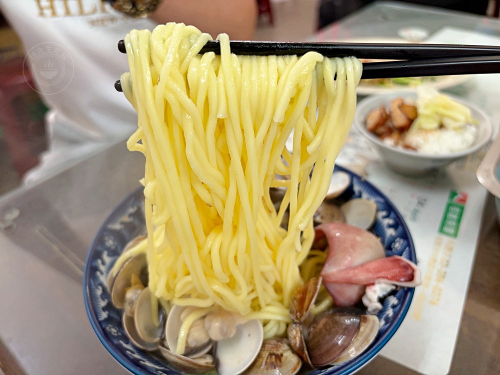 有夠可怕！蛤蠣超多吃到嘴巴酸痛，幾乎吃不完，一碗超便宜還超飽！ @趙先生吃飯
