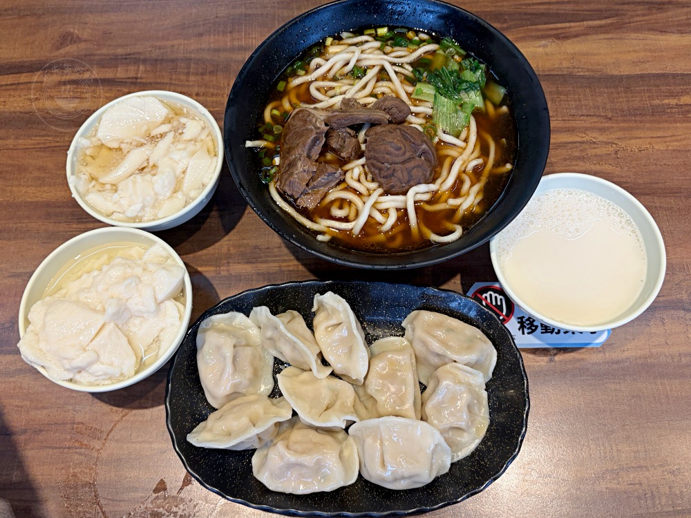100元吃到飽！挑戰最便宜，牛肉湯麵、豆花、豆漿、飲料隨你吃！ @趙先生吃飯