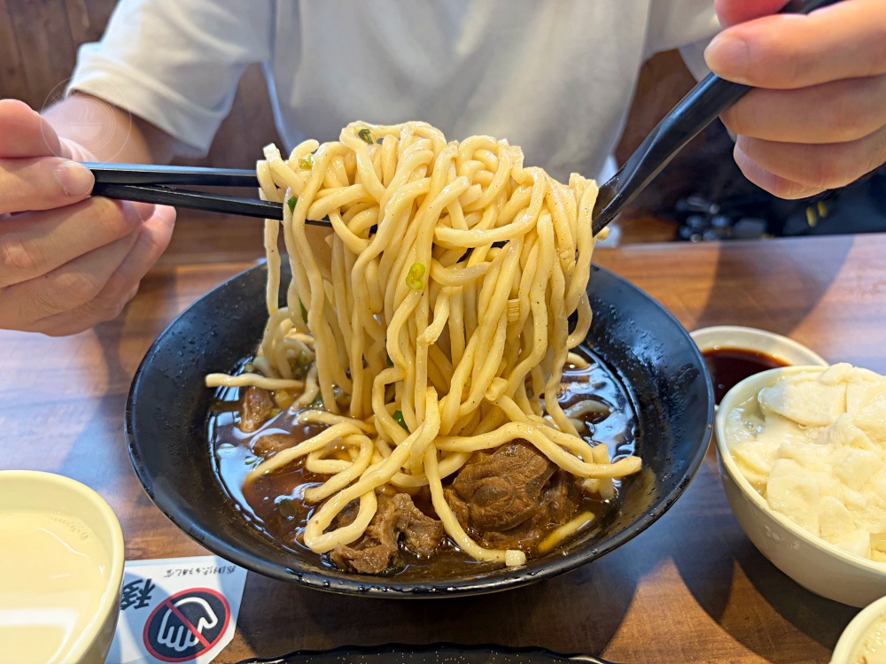 100元吃到飽！挑戰最便宜，牛肉湯麵、豆花、豆漿、飲料隨你吃！ @趙先生吃飯
