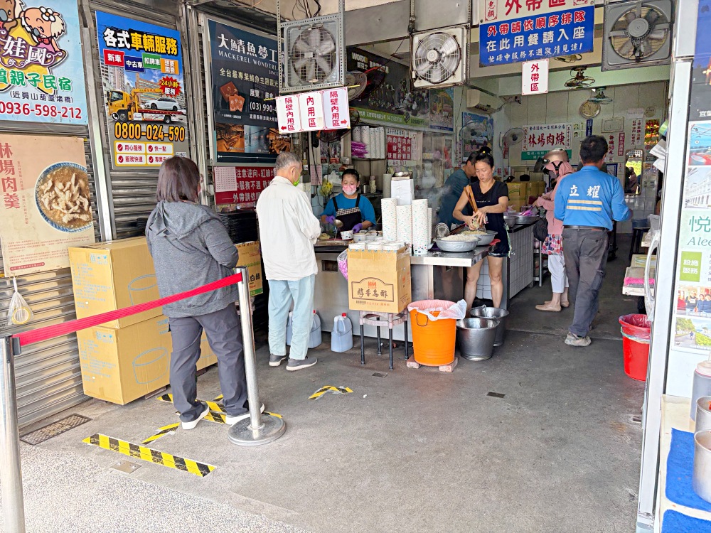 知名50年肉羹老店，很多人有意見，說不好吃，但現場卻天天要排隊！ @趙先生吃飯