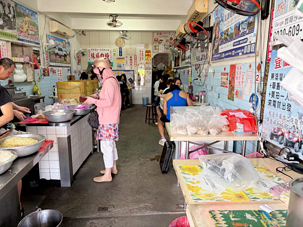 知名50年肉羹老店，很多人有意見，說不好吃，但現場卻天天要排隊！ @趙先生吃飯