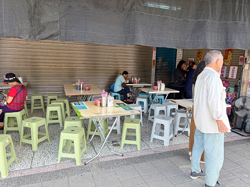 知名50年肉羹老店，很多人有意見，說不好吃，但現場卻天天要排隊！ @趙先生吃飯