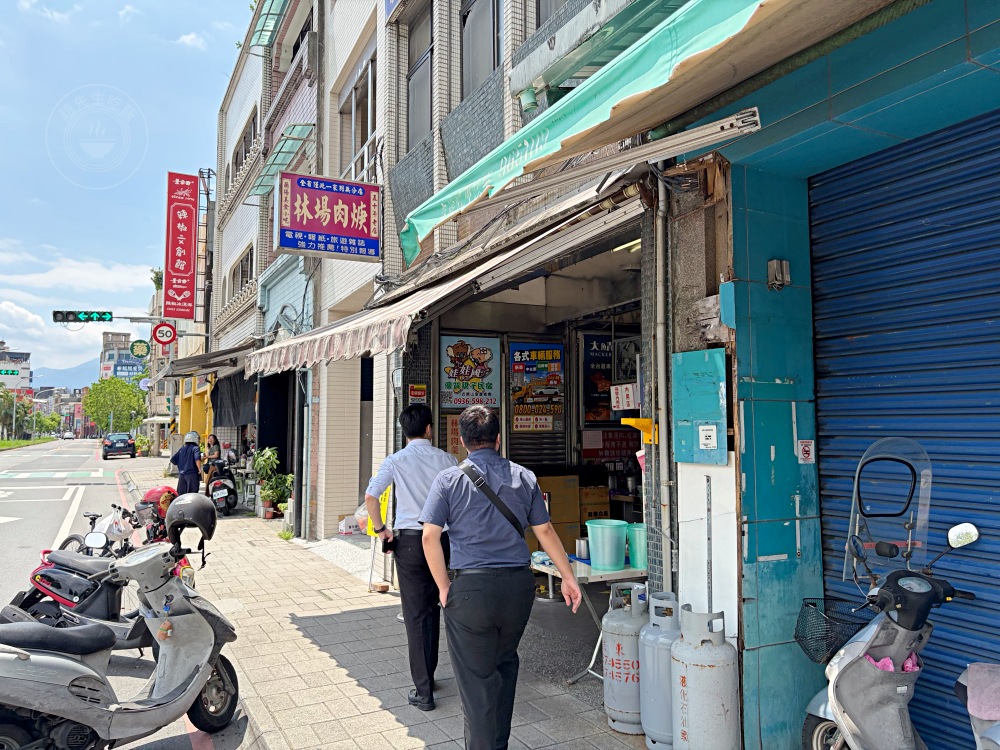 知名50年肉羹老店，很多人有意見，說不好吃，但現場卻天天要排隊！ @趙先生吃飯
