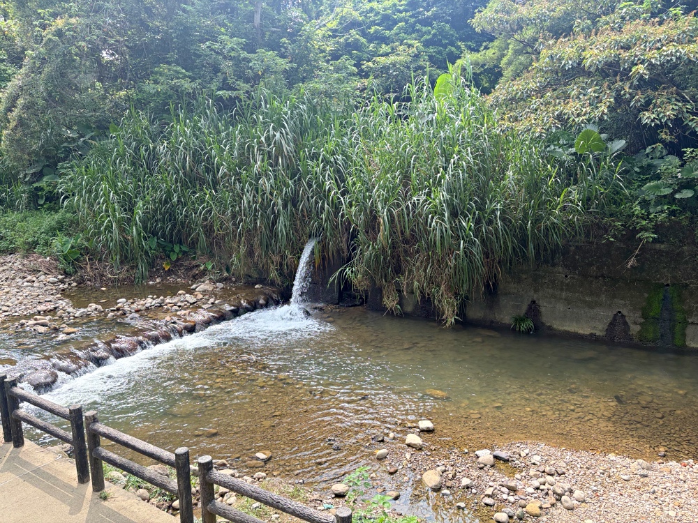 一半人沒來過，免費玩水、騎腳踏車的秘境，千層瀑布太震撼！ @趙先生吃飯
