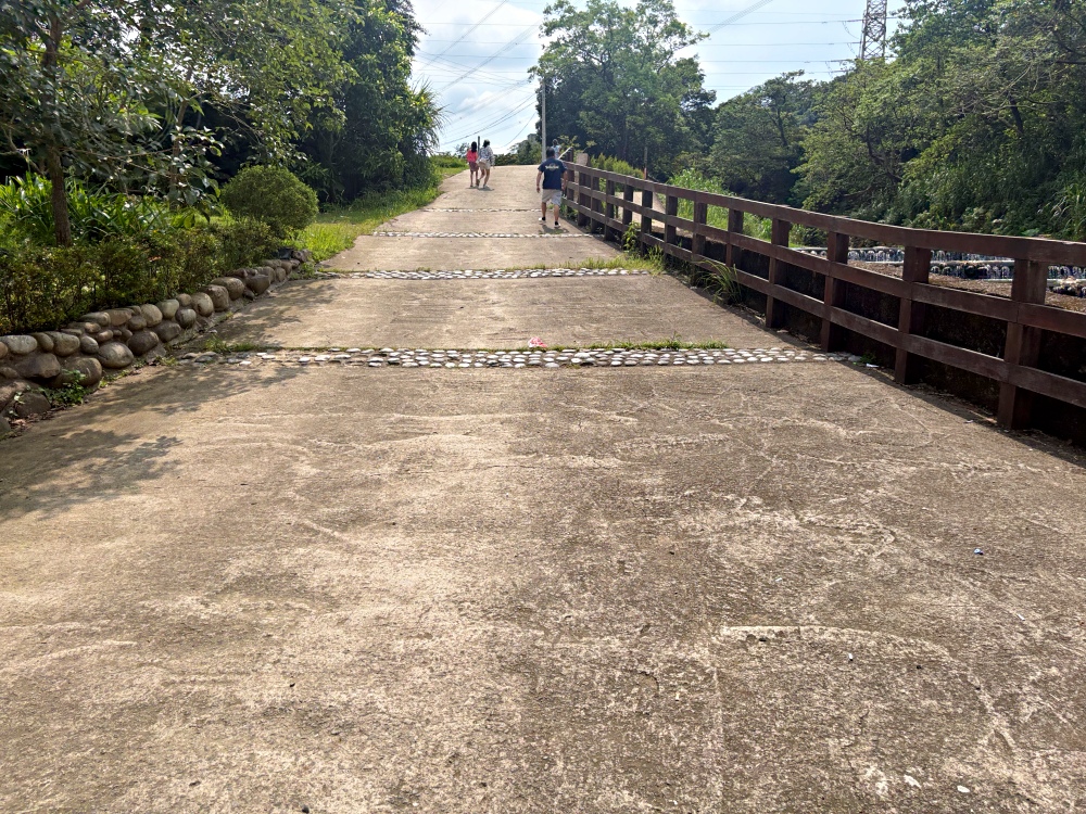 一半人沒來過，免費玩水、騎腳踏車的秘境，千層瀑布太震撼！ @趙先生吃飯