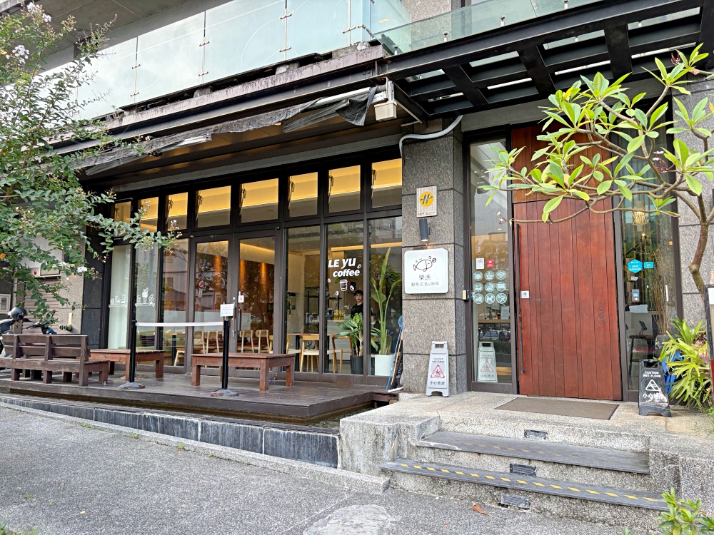 老闆說都沒睡飽,每天凌晨就跑漁港,便宜現流海魚餐廳真好吃 @趙先生吃飯 老闆說都沒睡飽,每天凌晨就跑漁港,便宜現流海魚餐廳真好吃 @趙先生吃飯