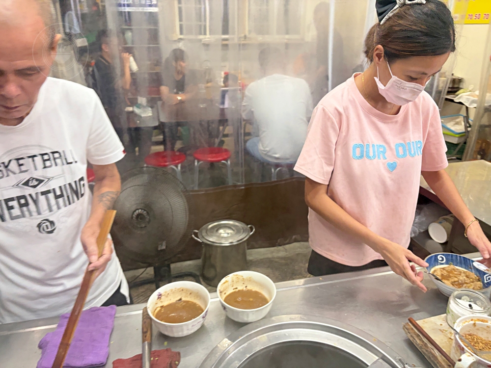 在地30年炸醬麵、麻醬麵老店，很多觀光客不知道，但在地人狂吃！ @趙先生吃飯