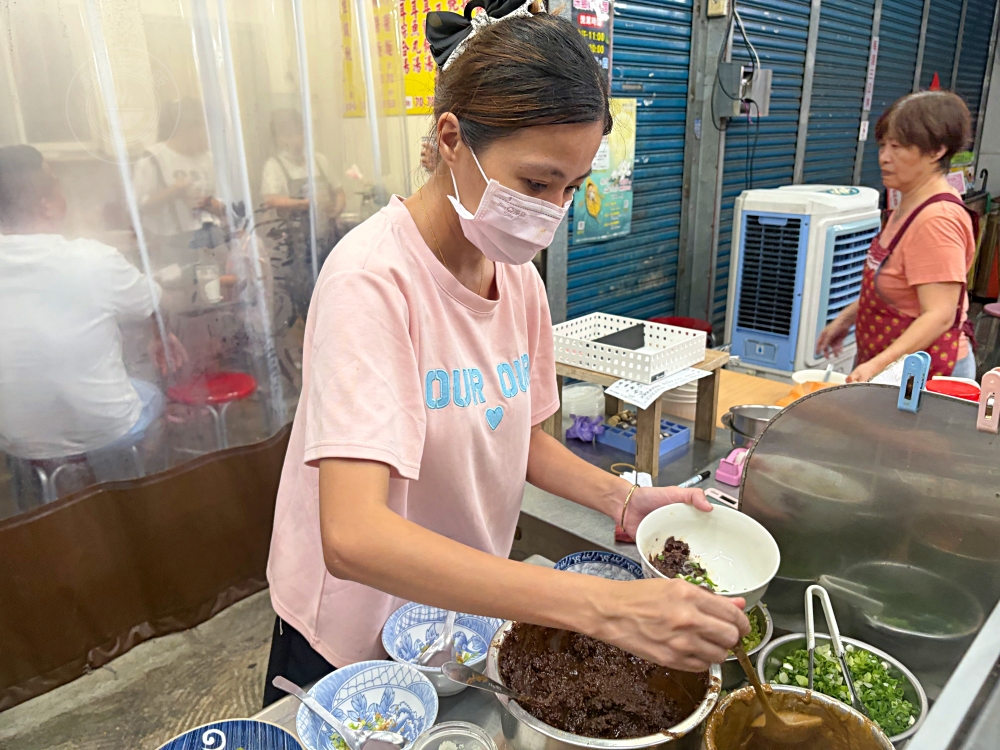 在地30年炸醬麵、麻醬麵老店，很多觀光客不知道，但在地人狂吃！ @趙先生吃飯