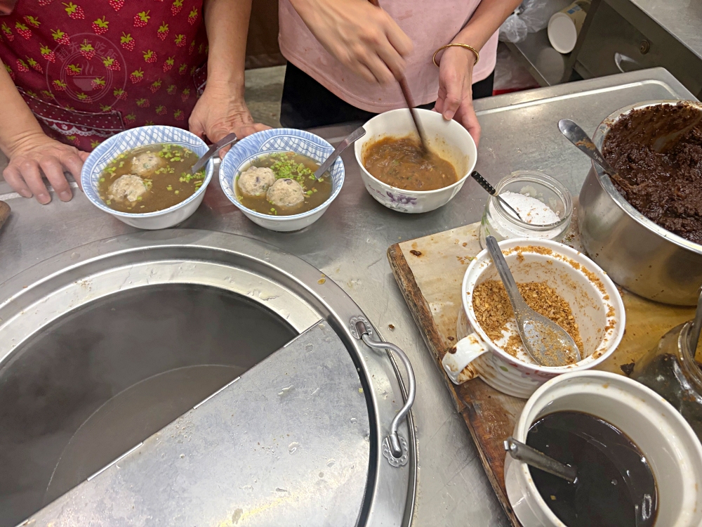 在地30年炸醬麵、麻醬麵老店，很多觀光客不知道，但在地人狂吃！ @趙先生吃飯