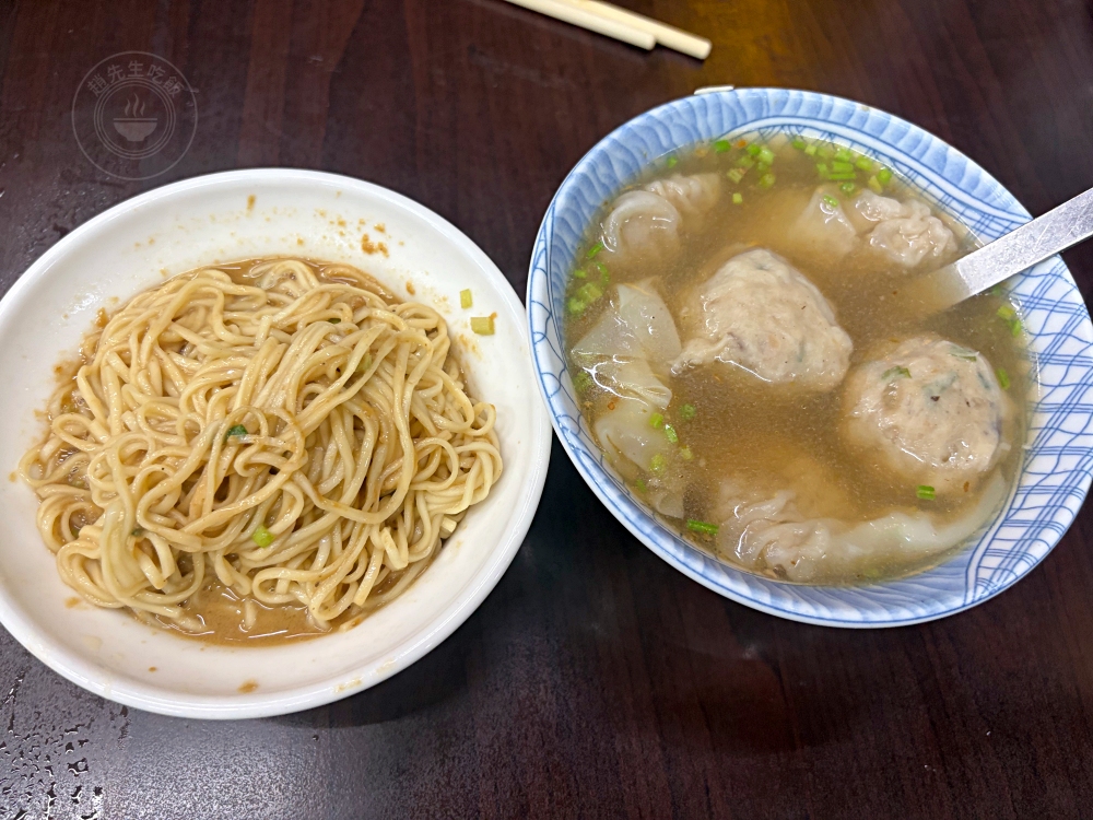在地30年炸醬麵、麻醬麵老店，很多觀光客不知道，但在地人狂吃！ @趙先生吃飯