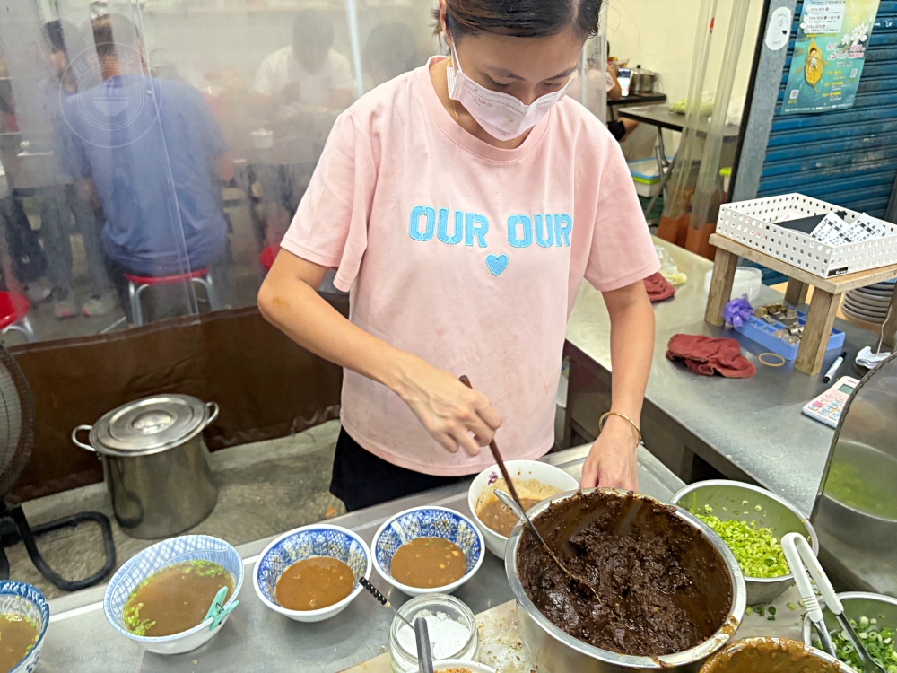 在地30年炸醬麵、麻醬麵老店，很多觀光客不知道，但在地人狂吃！ @趙先生吃飯