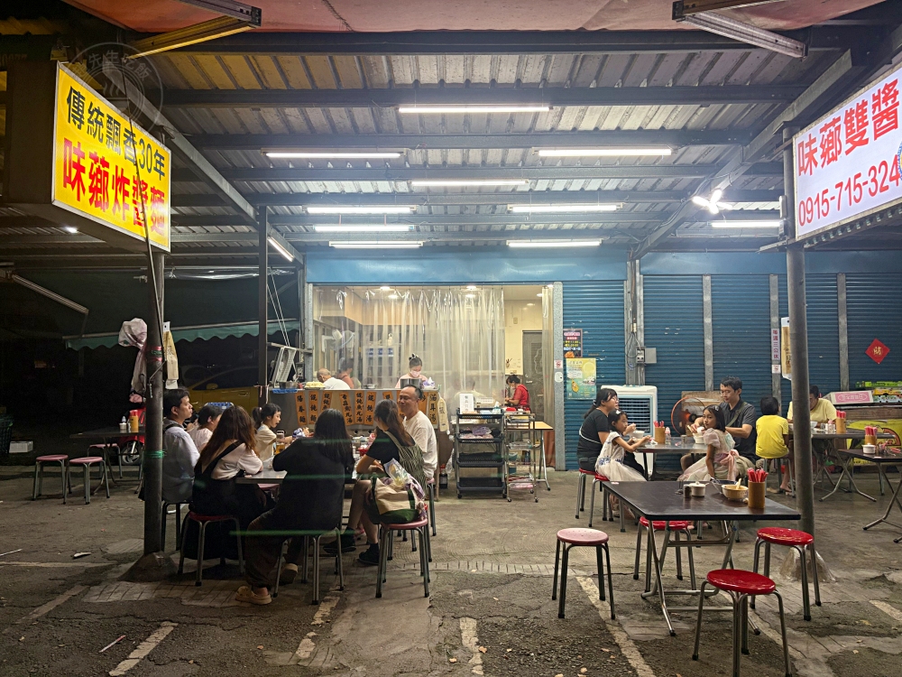 在地30年炸醬麵、麻醬麵老店，很多觀光客不知道，但在地人狂吃！ @趙先生吃飯