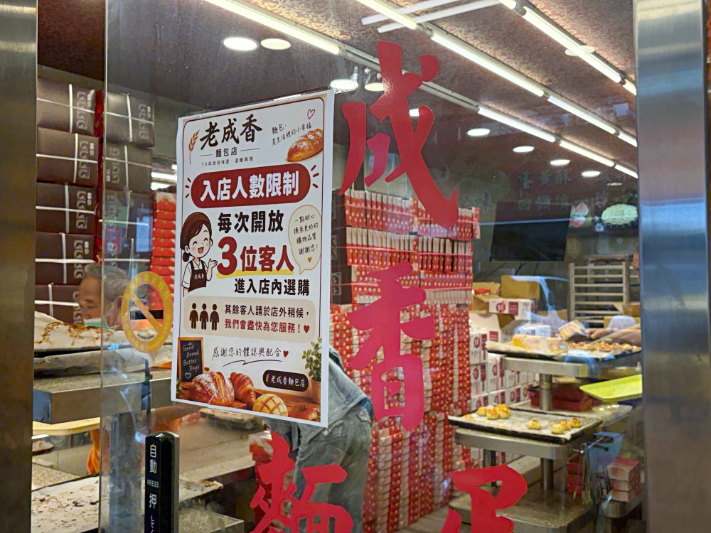 25元蛋黃酥,阿伯說都沒辦法睡了,都做不完,紅豆、芋泥、綠豆口味! @趙先生吃飯 25元蛋黃酥,阿伯說都沒辦法睡了,都做不完,紅豆、芋泥、綠豆口味! @趙先生吃飯