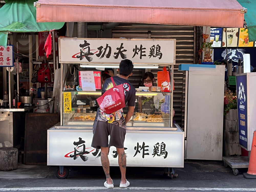 比臉大雞排只要85元，超巨大雞翅五隻也才100，重點是不沾粉就超好吃 @趙先生吃飯