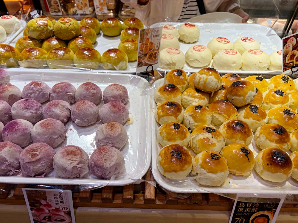 老闆娘睡衣沒換,直接睡在蛋黃酥工廠趕工,芋泥流心酥意外爆紅! @趙先生吃飯 老闆娘睡衣沒換,直接睡在蛋黃酥工廠趕工,芋泥流心酥意外爆紅! @趙先生吃飯