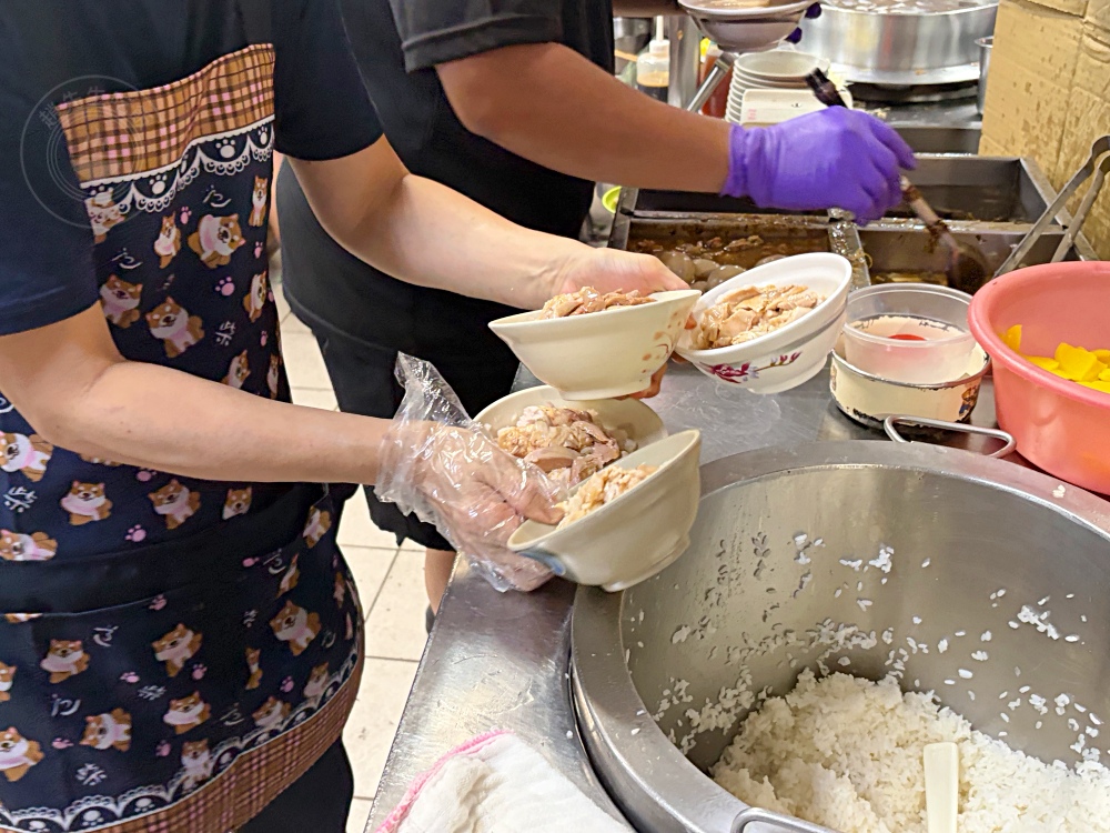 原本只是來吃雞肉飯老店,發現很多人為了老闆來朝聖,難怪排到半夜去 @趙先生吃飯 原本只是來吃雞肉飯老店,發現很多人為了老闆來朝聖,難怪排到半夜去 @趙先生吃飯