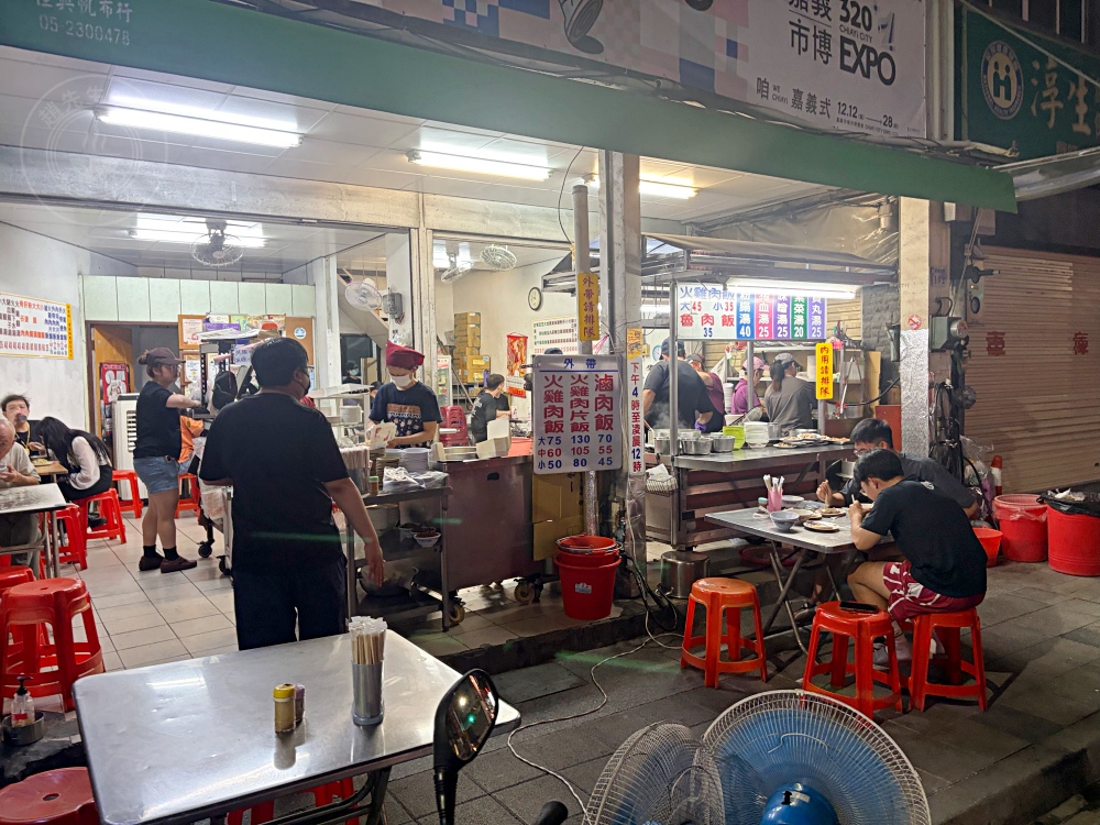 原本只是來吃雞肉飯老店，發現很多人為了老闆來朝聖，難怪排到半夜去 @趙先生吃飯