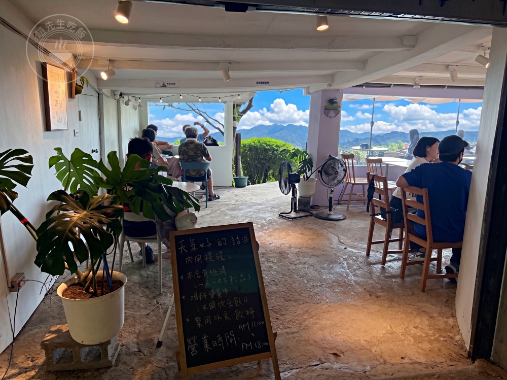 這裡居然在台灣，還以為來到瑞士，遠眺無敵山景，飲料甜點也超好吃！ @趙先生吃飯