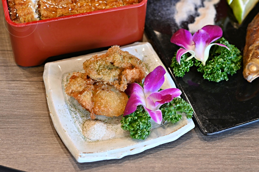 便宜大碗生魚片丼飯，大家點滿一大桌，生魚片、握壽司、鰻魚是招牌！ @趙先生吃飯