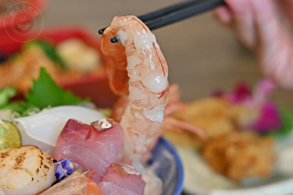 便宜大碗生魚片丼飯，大家點滿一大桌，生魚片、握壽司、鰻魚是招牌！ @趙先生吃飯