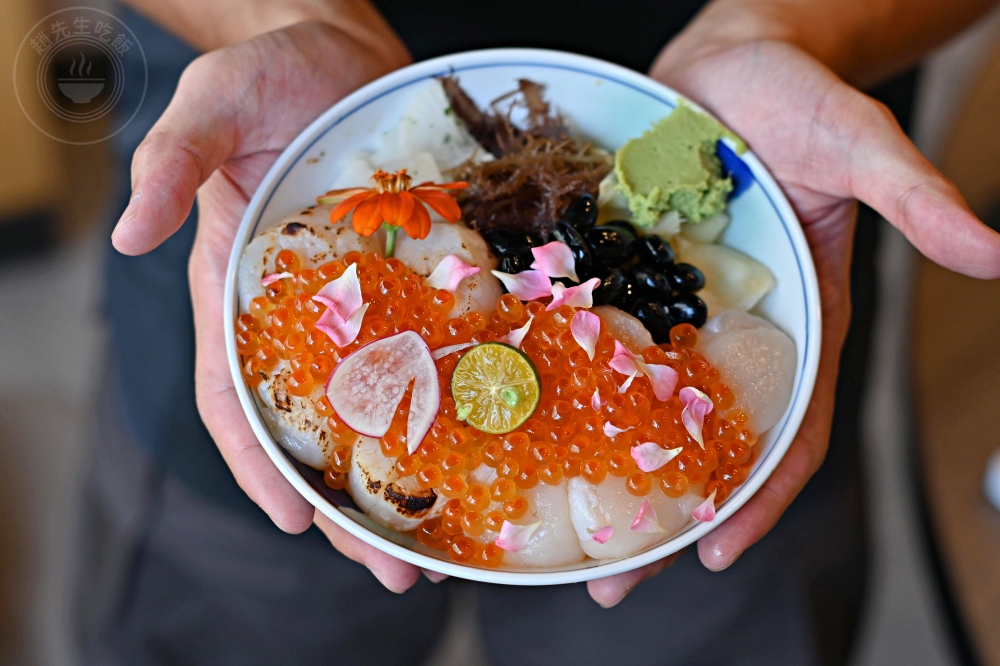 便宜大碗生魚片丼飯，大家點滿一大桌，生魚片、握壽司、鰻魚是招牌！ @趙先生吃飯