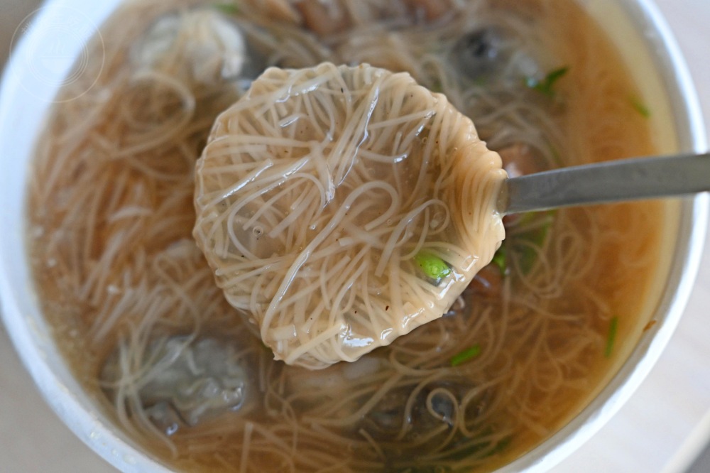 一半在地人說不吃油庫口麵線了,改吃這家料更多更好吃,蚵仔超大顆! @趙先生吃飯 一半在地人說不吃油庫口麵線了,改吃這家料更多更好吃,蚵仔超大顆! @趙先生吃飯