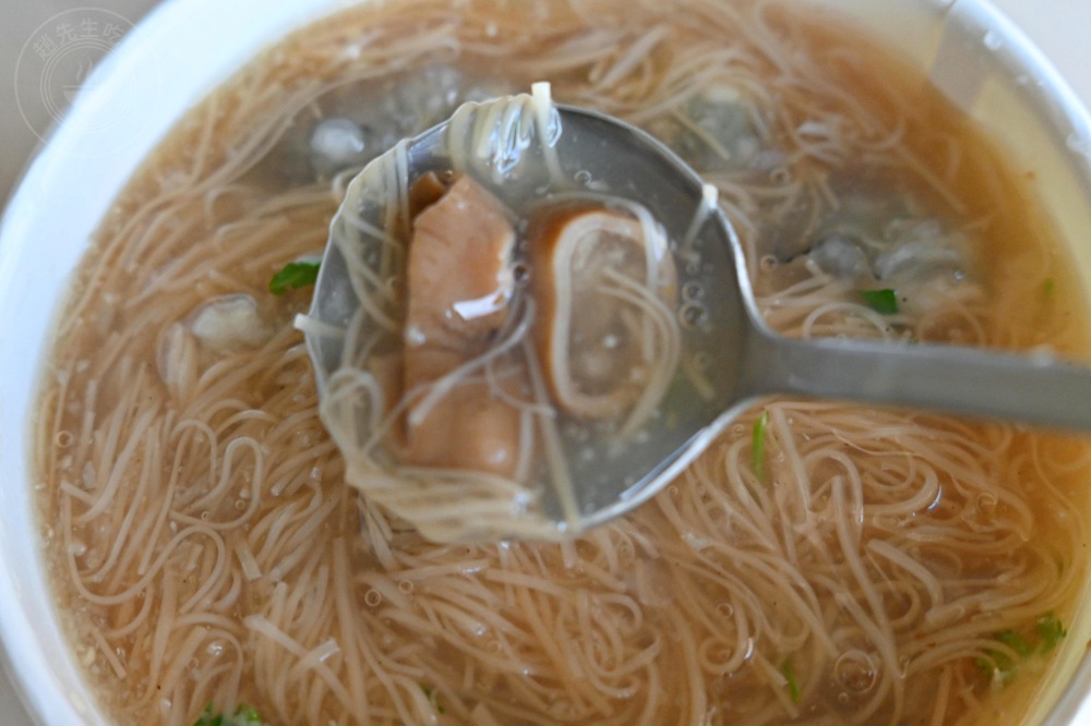 一半在地人說不吃油庫口麵線了,改吃這家料更多更好吃,蚵仔超大顆! @趙先生吃飯 一半在地人說不吃油庫口麵線了,改吃這家料更多更好吃,蚵仔超大顆! @趙先生吃飯
