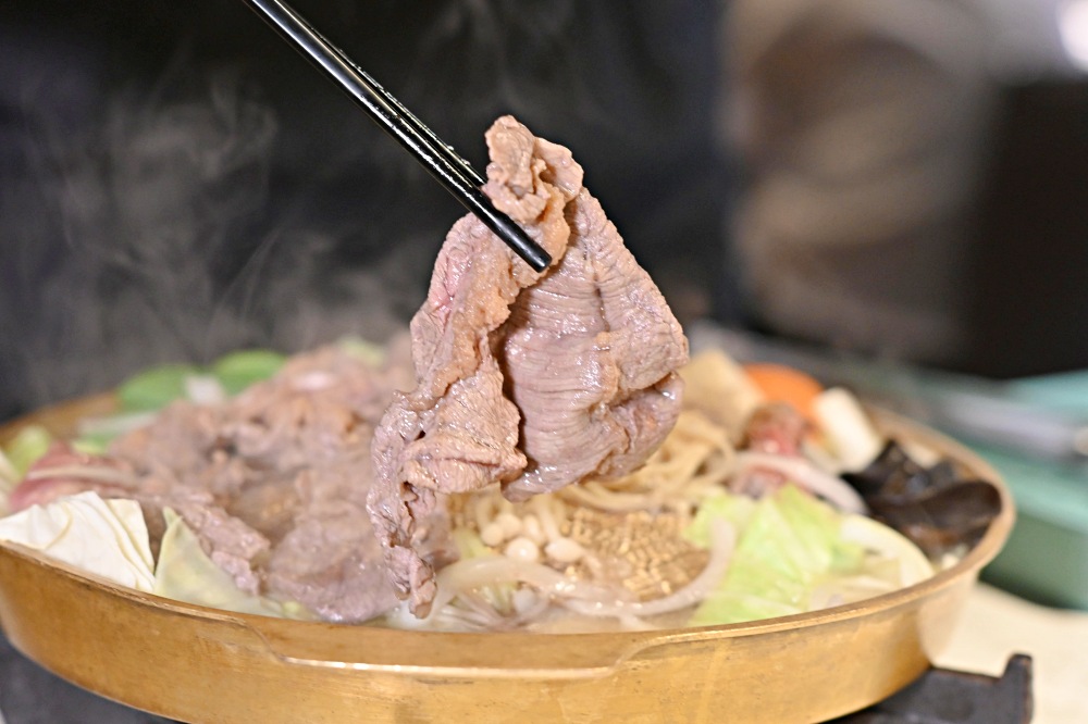 老闆把冰箱倒進部隊鍋？班長帶整連來吃！料多到犯規的超狂部隊鍋 @趙先生吃飯