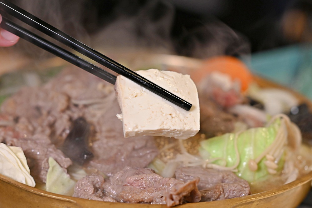 老闆把冰箱倒進部隊鍋？班長帶整連來吃！料多到犯規的超狂部隊鍋 @趙先生吃飯
