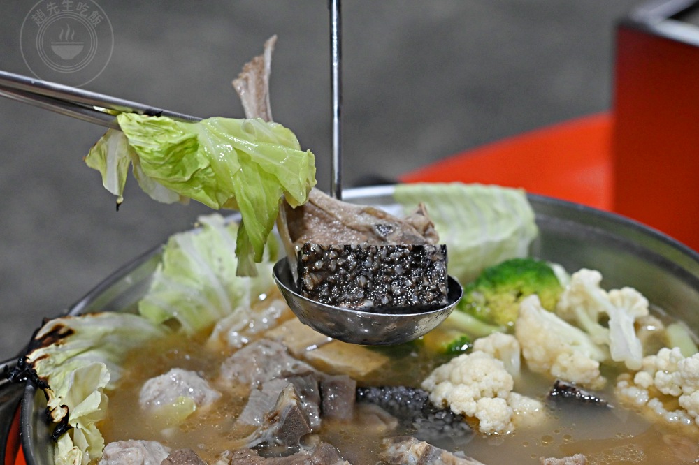 竟然在廟前吃薑母鵝跟羊肉爐！全台最新爆紅，剛開幕就被訂滿！ @趙先生吃飯