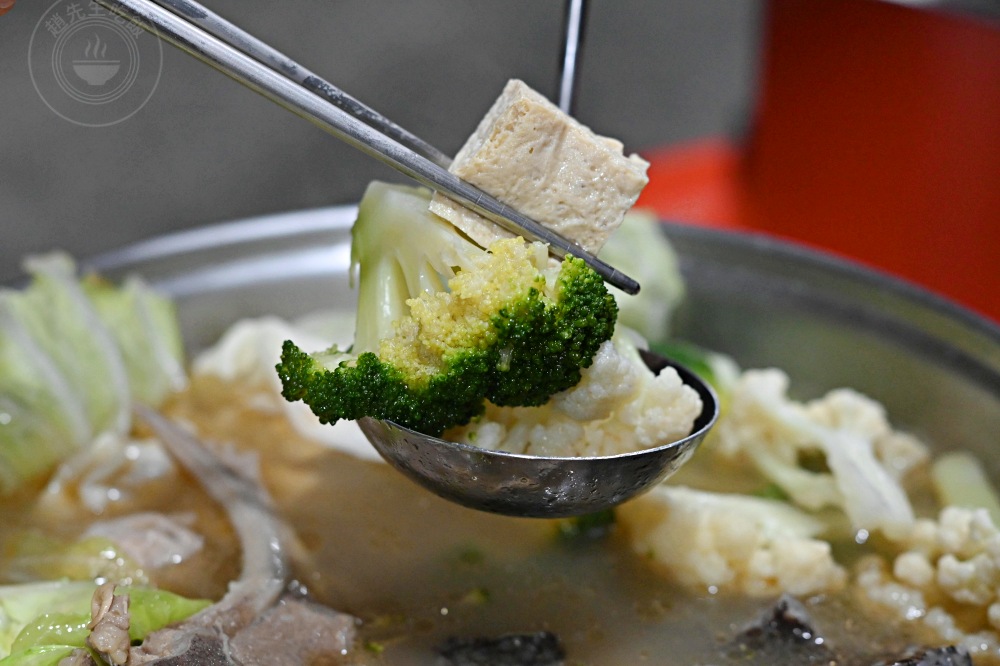 竟然在廟前吃薑母鵝跟羊肉爐！全台最新爆紅，剛開幕就被訂滿！ @趙先生吃飯