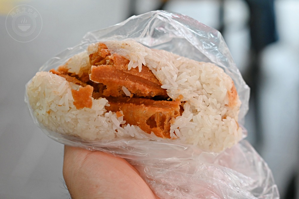 已經開45年了超大酥脆蛋餅老店,飯糰、豆漿也都是招牌,太晚來會賣完 @趙先生吃飯 已經開45年了超大酥脆蛋餅老店,飯糰、豆漿也都是招牌,太晚來會賣完 @趙先生吃飯