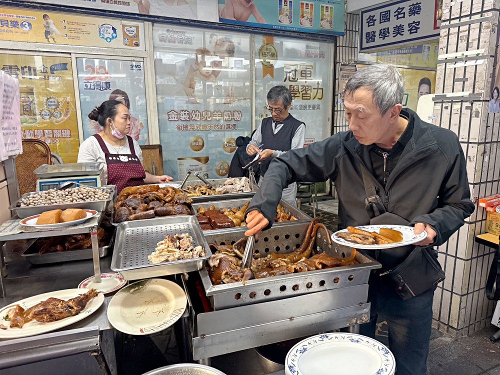 40年老店,只開下午到晚上,很多人從小吃到大,牛肉麵、滷味是招牌! @趙先生吃飯 40年老店,只開下午到晚上,很多人從小吃到大,牛肉麵、滷味是招牌! @趙先生吃飯
