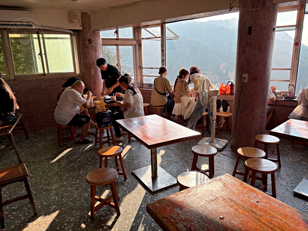 號稱全台最強芋圓，一碗便宜大份又好吃，重點是還有百萬山海景觀！ @趙先生吃飯