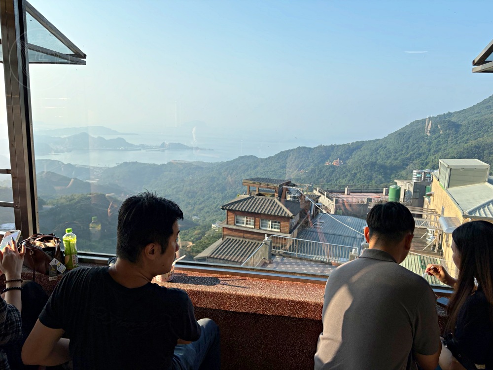 號稱全台最強芋圓，一碗便宜大份又好吃，重點是還有百萬山海景觀！ @趙先生吃飯