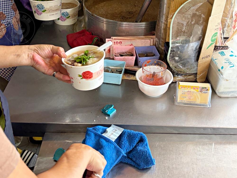 一半在地人說不吃油庫口麵線了,改吃這家料更多更好吃,蚵仔超大顆! @趙先生吃飯 一半在地人說不吃油庫口麵線了,改吃這家料更多更好吃,蚵仔超大顆! @趙先生吃飯