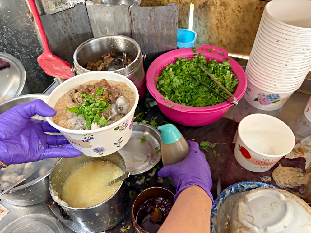 一半在地人說不吃油庫口麵線了,改吃這家料更多更好吃,蚵仔超大顆! @趙先生吃飯 一半在地人說不吃油庫口麵線了,改吃這家料更多更好吃,蚵仔超大顆! @趙先生吃飯