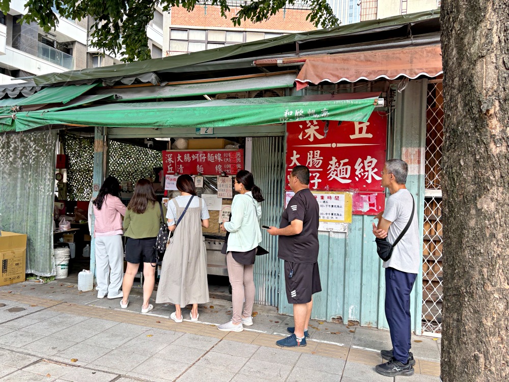一半在地人說不吃油庫口麵線了，改吃這家料更多更好吃，蚵仔超大顆！ @趙先生吃飯