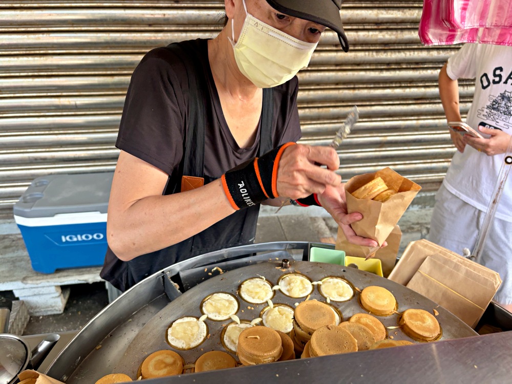 一顆9元車輪餅，在地人都在生氣說，觀光客太多，排很久都買不到！ @趙先生吃飯