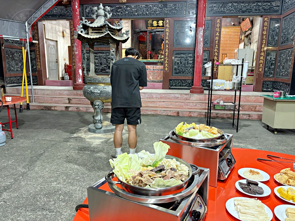 竟然在廟前吃薑母鵝跟羊肉爐！全台最新爆紅，剛開幕就被訂滿！ @趙先生吃飯