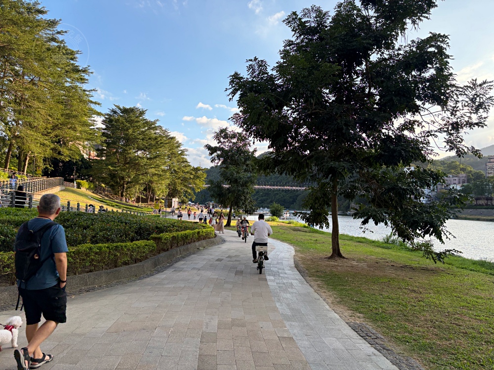 一半人不知道，小王子竟然在台灣，風景太美，走吊橋看夕陽，還能看山河景 @趙先生吃飯