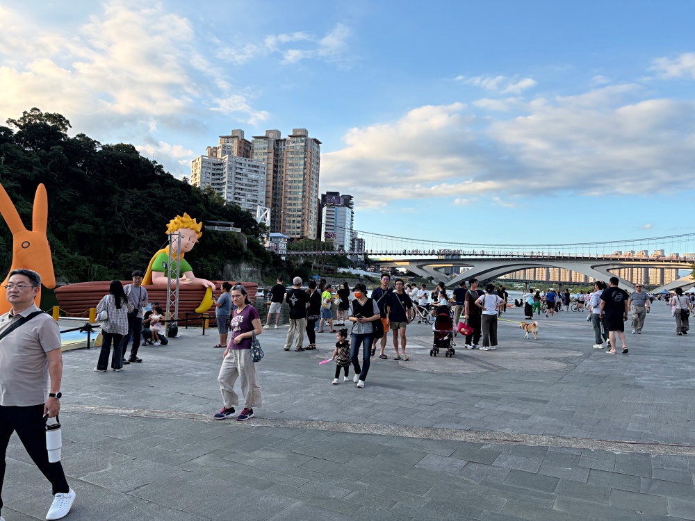 一半人不知道，小王子竟然在台灣，風景太美，走吊橋看夕陽，還能看山河景 @趙先生吃飯