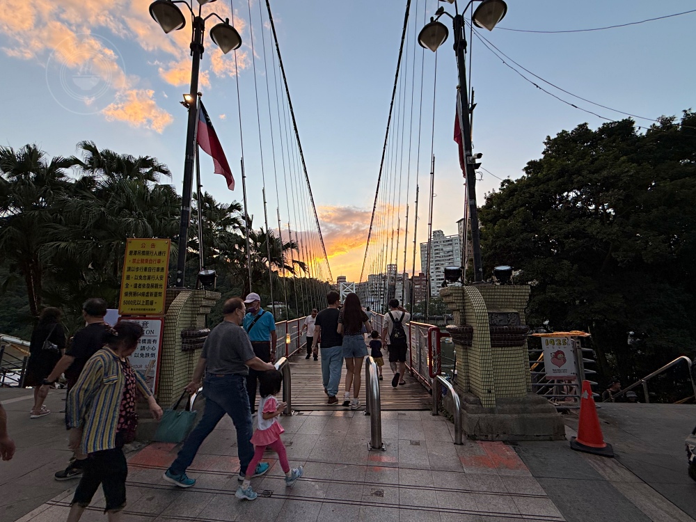 一半人不知道，小王子竟然在台灣，風景太美，走吊橋看夕陽，還能看山河景 @趙先生吃飯